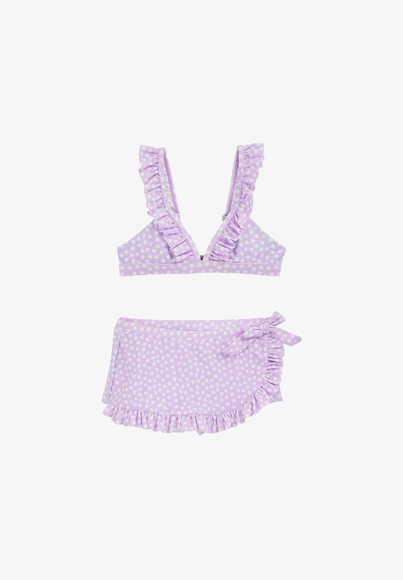 Zweledad baddräkt i lavendelfärg med små vita blommor. Toppen har volangärmar; botten har en volangkant och en sidoslips.