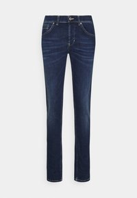 Jeans de mezclilla azul oscuro con un diseño de pierna recta, estilo de cinco bolsillos, costuras en contraste y cierre de botón en la cintura.