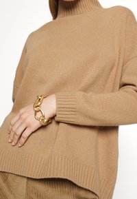 WEEKEND MaxMara Sweter