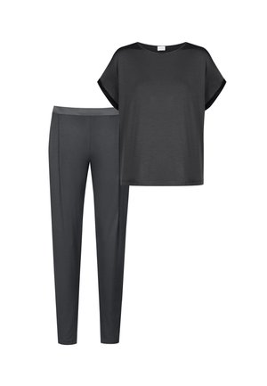 Donkergrijze losse top met korte mouwen gecombineerd met slim-fit donkergrijze legging, afgebeeld tegen een witte achtergrond.