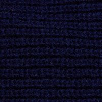 Tissu texturé bleu marine présentant un motif tricoté avec des lignes horizontales. Le matériau semble doux et dense, montrant une structure uniforme.