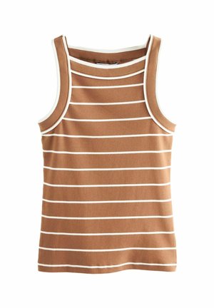 Camiseta sin mangas de canalé marrón con rayas horizontales blancas y ribete blanco alrededor de las sisas y el escote, colocada sobre un fondo blanco.