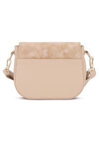 Borsa a tracolla beige con corpo in pelle liscia e patta superiore in suede, hardware dorato e tracolla regolabile.
