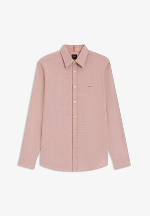 Helles rosa Langarmhemd mit strukturierter Textur, spitzem Kragen, Knopfleiste und kleinem gesticktem Logo oben links.