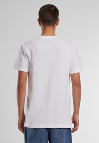 Mister Tee PENNE VA BENNE - Print T-shirt - white