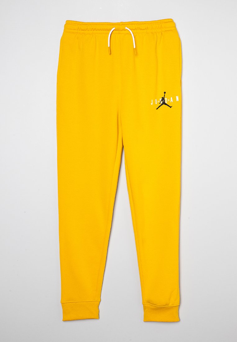 Helle gelbe Jogginghosen mit elastischem Bund, weißen Kordeln, gerippten Bündchen und schwarzem Jumpman-Logo mit "Jordan"-Text auf dem linken Oberschenkel.