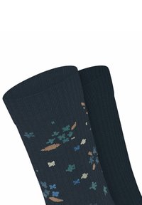 Ciemnoniebieskie skarpetki z ryżowym wzorem, zdobione wielokolorowym kwiatowym motywem w akcentach zieleni, niebieskiego i beżu.