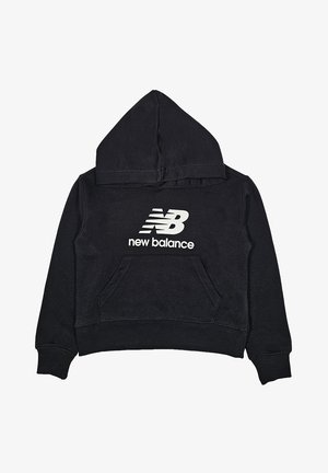 Felpa nera New Balance con tasca a marsupio frontale e logo bianco centrato sul petto, polsini e vita a costine.