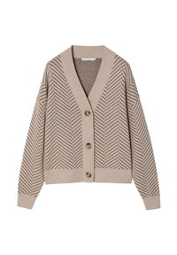 Beige pletený cardigan s výstřihem do V, který má herringbone vzor a tři velké hnědé knoflíky vpředu. Hladké náplety a lem.