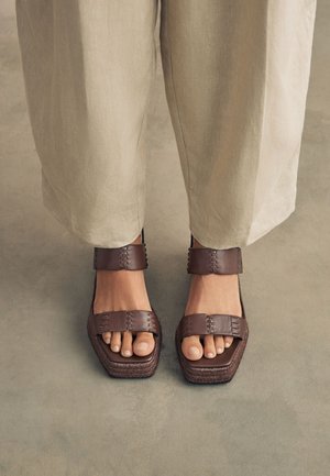 Next, REGULAR FIT - FOREVER COMFORT CRAFT  - Espadrilles - chocolate brown
