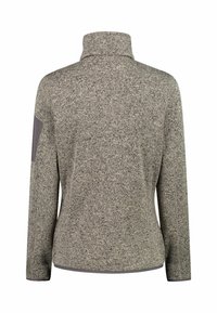 Grijze gebreide pullover met een hoge kraag, voorzien van een textuurstof en een contrasterende donkergrijze schouderpatch. Lange mouwen met een rechte zoom.