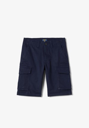 Pantalones cortos cargo azul marino con botón frontal, trabillas para cinturón, bolsillos laterales y grandes bolsillos cargo en cada pierna.