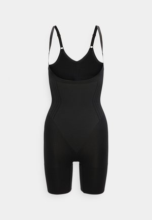 Sort shapewear bodysuit med justerbare skulderstropper, som går ned til midt på låret, designet til kropsformning og støtte.