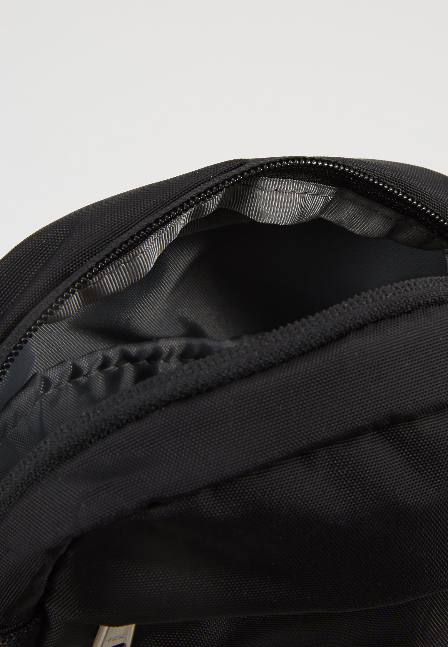 The North Face SHOULDER BAG Skulderveske blackwhite The North Face SHOULDER BAG Skulderveske blackwhite