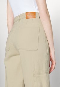 Sofie Schnoor TROUSERS - Pantalon cargo - beige