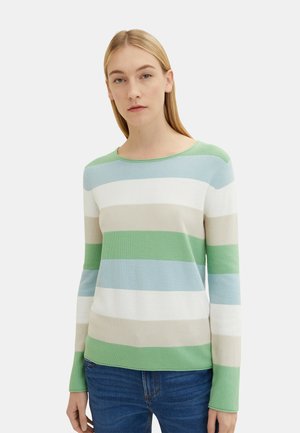 Strickpullover mit langen Ärmeln und horizontalen Streifen in Grün, hellblau, Weiß und Beige. Runder Ausschnitt, lockere Passform und gerippte Bündchen.