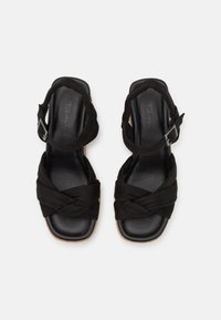 Tamaris Sandali z visoko peto - black