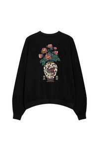 Zwarte sweatshirt met een kleurrijk bloemenontwerp, een sierlijke vaas en een vogel. De stof lijkt zacht, en het ontwerp is gecentreerd op de achterkant.