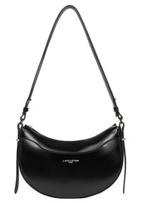 Borsa a mano in pelle nera con forma curva, tracolla regolabile e dettagli in metallo argentato. Presenta un logo "Lancaster Paris" sulla parte frontale.