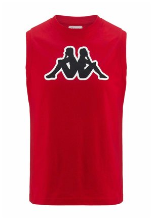 Maglietta rossa senza maniche con un logo in bianco e nero raffigurante due figure sedute, appoggiate schiena contro schiena, al centro del petto.