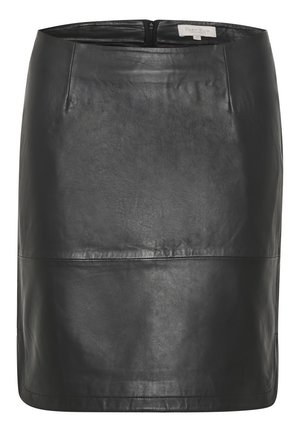 Jupe en cuir noir avec un design simple, des lignes épurées, une texture lisse et une fermeture éclair au dos.