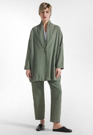 Abrigo corto - green sage