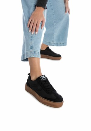XTI Zapatillas - black