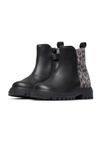 Bottes noires en cuir jusqu'à la cheville avec des semelles épaisses et des panneaux en tissu stretch imprimé léopard à l'arrière, dotées de fermetures éclair latérales et de languettes de traction.