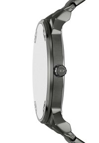 Orologio da uomo con cassa in metallo grigio, superficie liscia, design minimalista, quadrante rotondo e corona prominente. Nessun quadrante o indicazioni visibili.