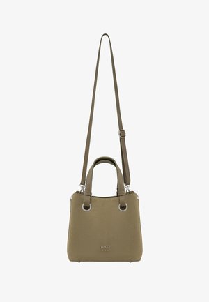 Olijfgroene handtas met twee bovenhandvatten en een lange verstelbare riem. Glad oppervlak met zilverkleurige hardware en een geperst logo aan de voorkant.