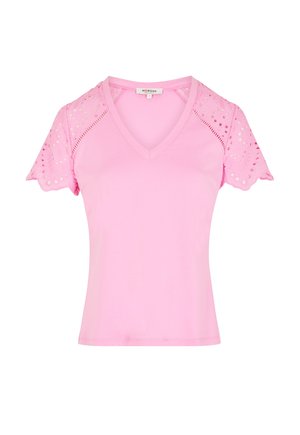 Lyserød kortærmet V-hals top med øjelynlace detaljer på ærmer og skuldre, mærke indeni kraven.