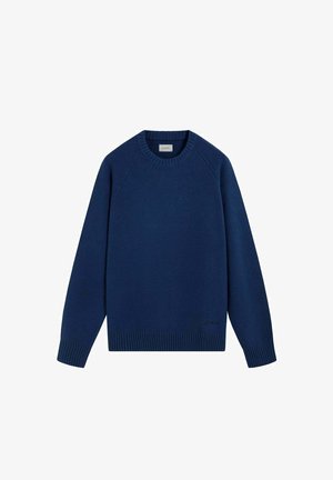 Suéter azul marino de manga larga con cuello redondo, puños y dobladillo acanalados, hecho de tela de punto, exhibido plano sobre fondo blanco.