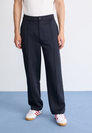 EMBLEM - Pantaloni sportivi - navy/pan africa