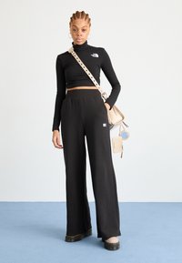 The North Face WIDE LEG JOGGER - Treniņtērpa apakšdaļas - black