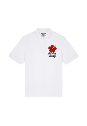 Witte polo-shirt van katoen met een rode hibiscusbloem en de tekst "Aloha Baby" in zwart geborduurd op de linkerborst.
