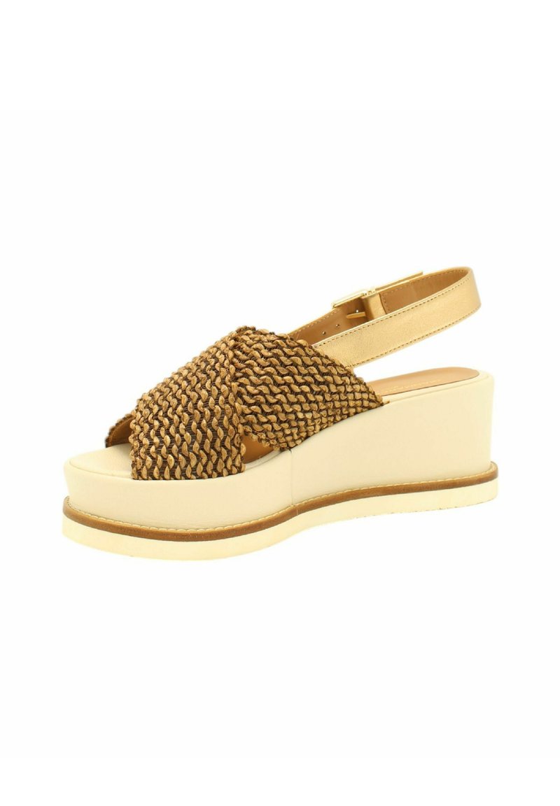 Tomaia in tessuto marrone intrecciato con punta aperta e cinturino regolabile. Suola piatta bianca con un accento color tan. Presenta un design incrociato.