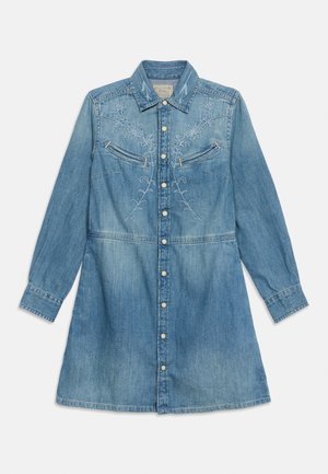 Robe en denim à manches longues, boutonnée sur le devant, avec col, poches poitrine et broderie florale sur le haut devant.
