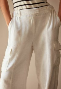 Next REGULAR FIT - Cargobukser - white