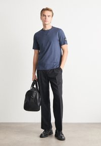 Calvin Klein Jeans BADGE REGULAR TEE - Základné tričko - ink