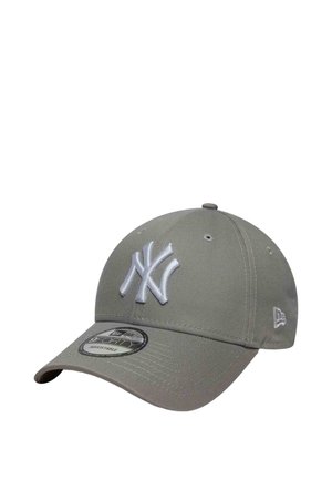 Casquette de baseball grise ajustable avec logo "NY" brodé en blanc et étiquette New Era sur la visière avant.