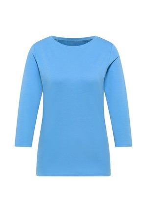 Chemise bleu clair à manches longues, en coton doux, avec un col rond et une coupe droite sans ornements supplémentaires.