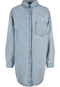 Camicia di denim azzurro chiaro con colletto button-down, taschino sul davanti, maniche lunghe e orlo arrotondato. Il tessuto ha una finitura morbida e strutturata.