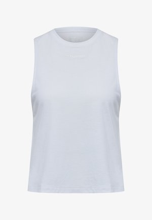 Hvid ærmeløs tanktop lavet af tekstureret stof, med en rund halsudskæring og diskret logo-detaljering på brystet.