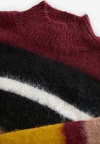 Next Sweter