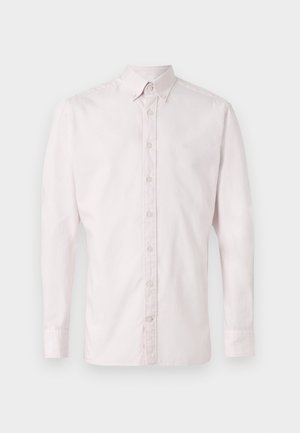 Heled roosa pika varrukaga särk, millel on nööbid alla kaelas, eeskinne nööbist kinnitamine ja peen tekstuur. Särgil on rinna kohal väike logo.