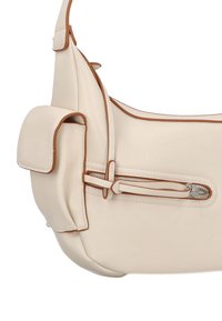 Kermanvärinen nahkainen olkalaukku, jossa on konjakinvärisiä yksityiskohtia. Laukussa on etutasku, sivussa vetoketjullinen yksityiskohta ja sileä pinta. Muotoiltu helppoa kantamista varten.