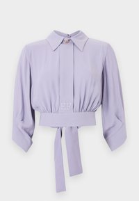 Κοντή μπλούζα από λεβάντα με μακριά μανίκια, φαρδύ γιακά, κουμπιά μπροστά, ελαστική μέση με διακοσμητική πέτρα «EF» και κορδόνι στη μέση.