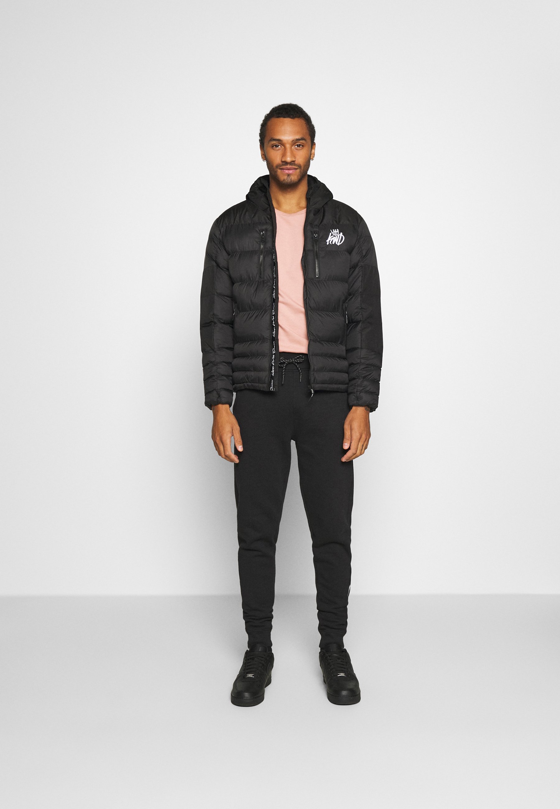 Kings Will Dream PUFFER JACKET Lett jakke blacksvart Kings Will Dream PUFFER JACKET Lett jakke blacksvart