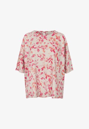Halenka s krátkými rukávy z lehké látky s květinovým vzorem v odstínech růžové a oranžové na béžovém pozadí, s detailem výstřihu ve tvaru klíčové dírky.