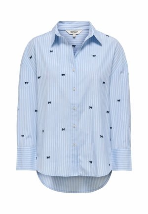 Heledsinine nööpidega särk, millel on valged ja sinised triibud, sisaldab väikseid musti lipsu tikandeid ja kaardus alus. 